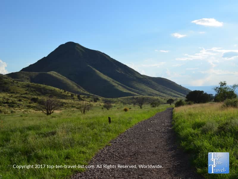 Peaceful scenery on the Dripping Springs trail in Las Cruces, NM