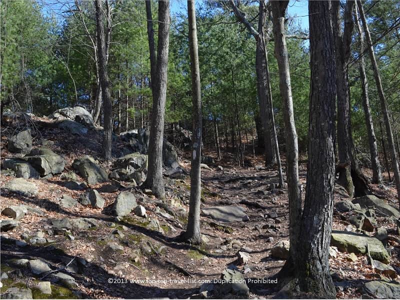 Hiking at Middlesex Falls near Boston 