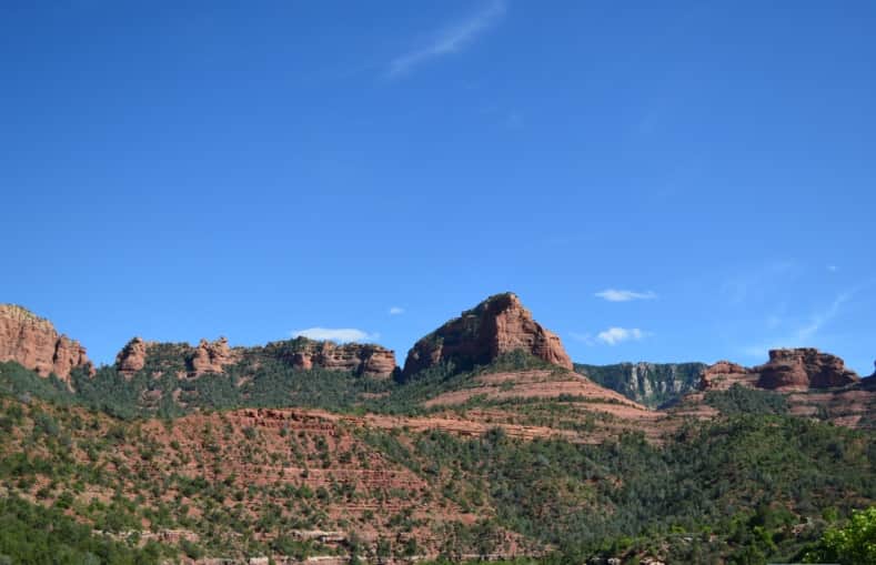 Stunning red rock scenery along Oak Creek Canyon in Sedona