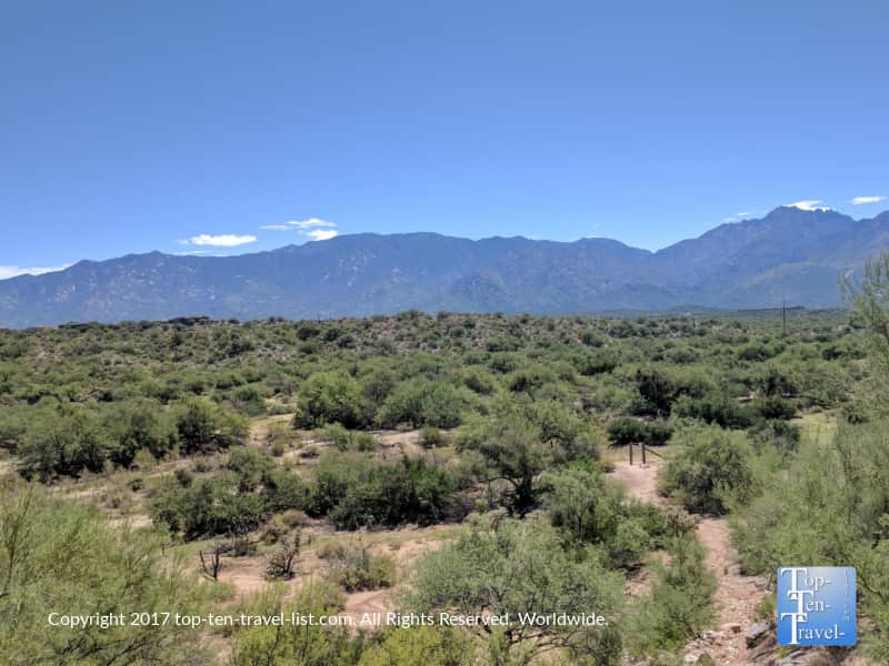 Beautiful mountain scenery along the Honeybee Canyon trail in Oro Valley, Arizona 