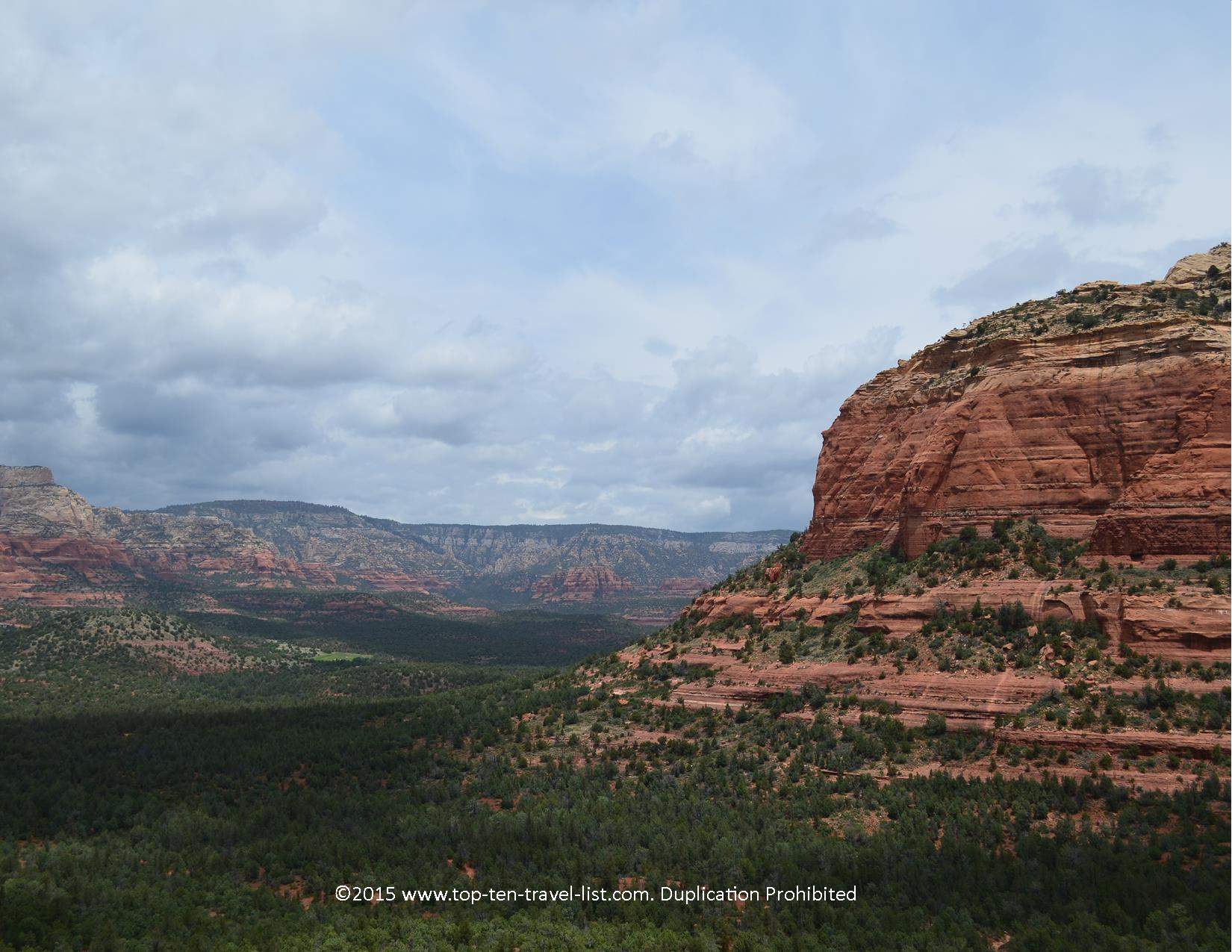 Colorful rock formations along the Devil's Bridge hike in Sedona, Arizona 