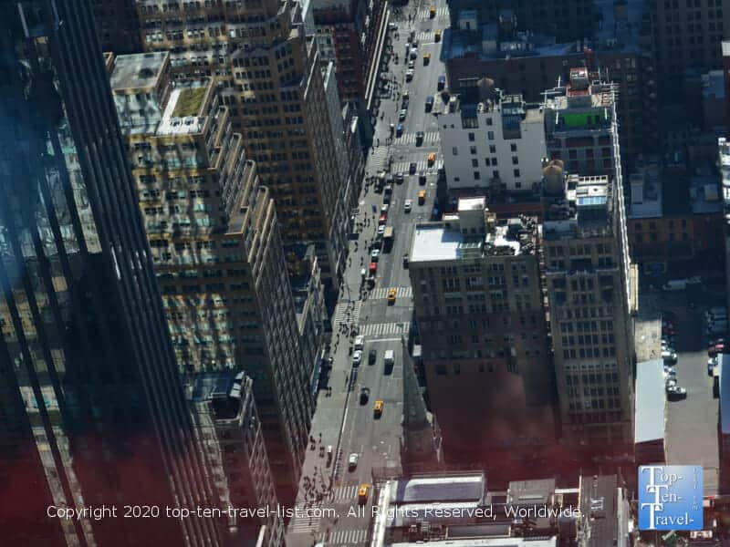 A cool street view of NYC via the Empire State building 86th floor observatory 
