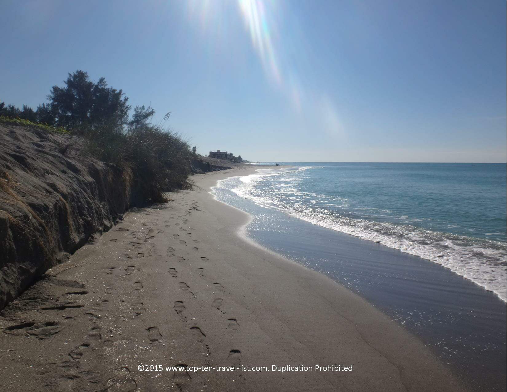 This image has an empty alt attribute; its file name is gorgeous-secluded-sarasota-beach--582x450.jpg