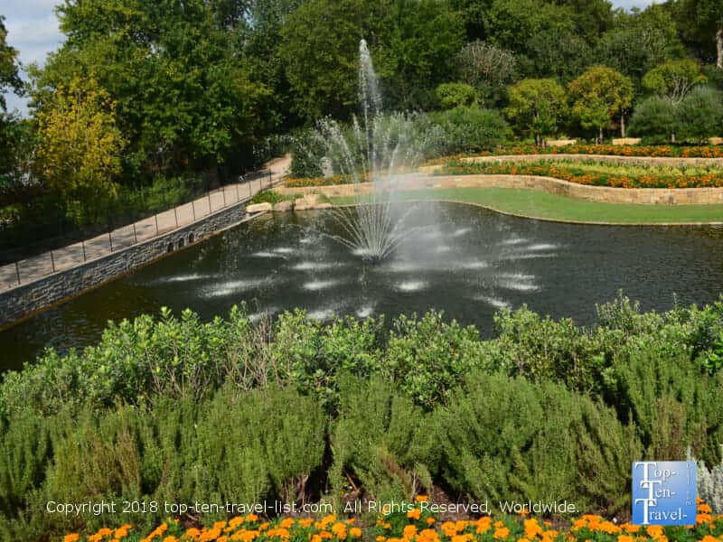 Relaxing fountain at the Dallas Arboretum 