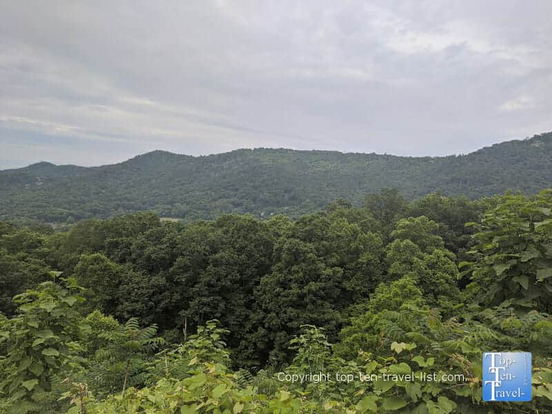Beautiful mountain views on the Mountains to Sea trail on the Blue Ridge parkway 