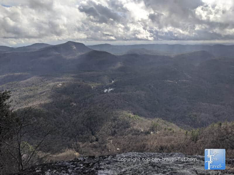 Amazing mountain scenery along the Whiteside Mountain trail in Western North Carolina