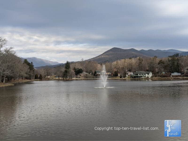 Beautiful mountain scenery at Lake Tomahawk in Black Mountain, North Carolina