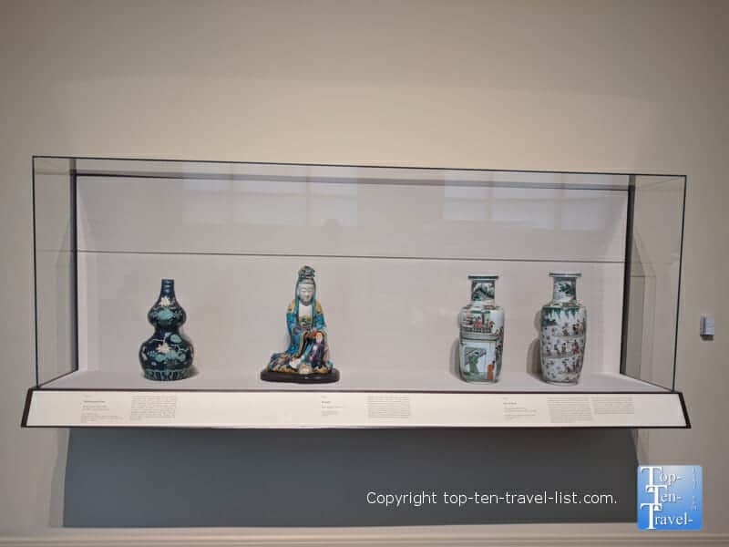 Antique Chinese vases at The Cincinnati Art Museum