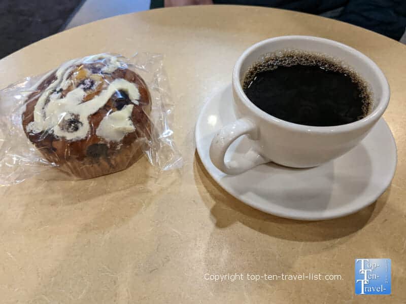 Tasty coffee and a muffin at Coffee Tree Roasters in Shadyside, Pittsburgh 