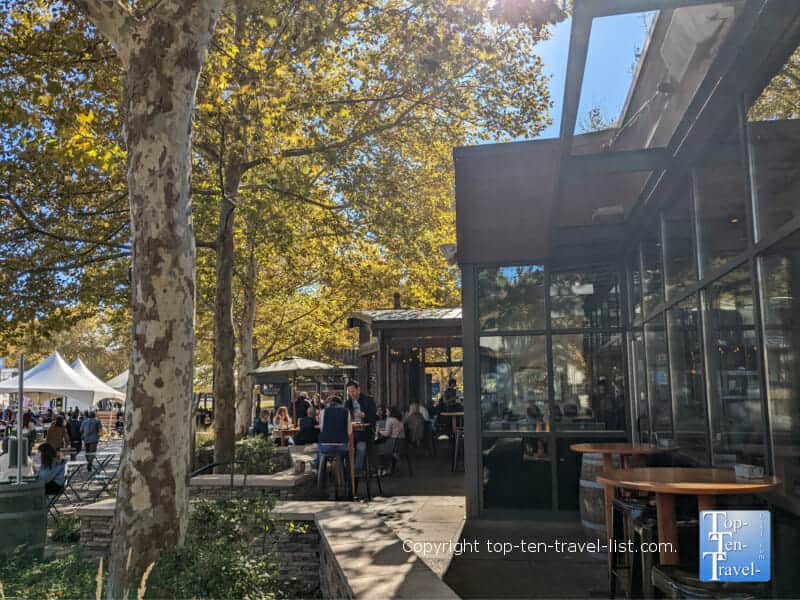 The patio at Porch at Schenley