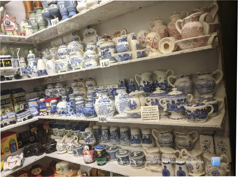 Blue Willow salt and pepper shakers at the Salt and Pepper Shaker Museum in Gatlinburg, TN