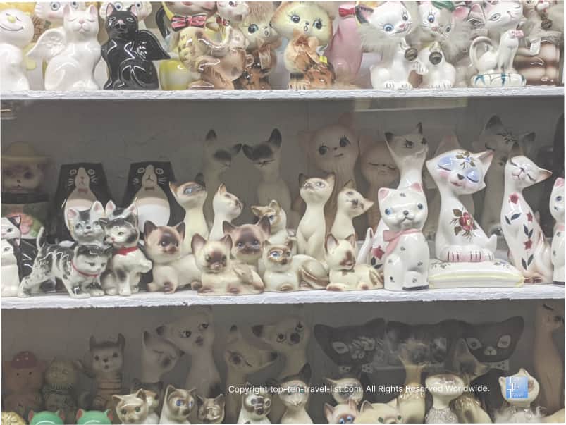 Siamese cats salt and pepper shakers