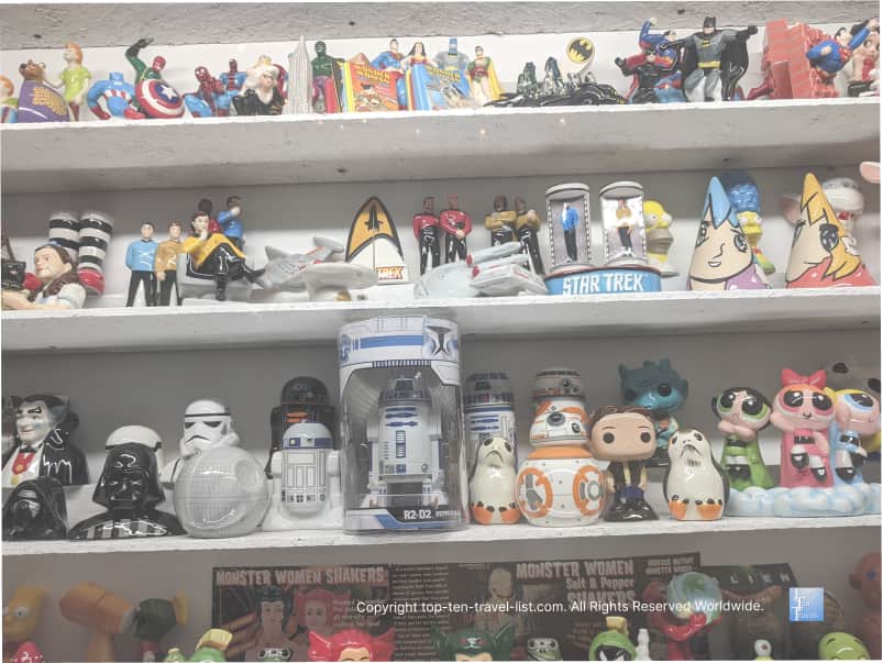 Star Wars and Trek salt and pepper shakers in Galtinburg