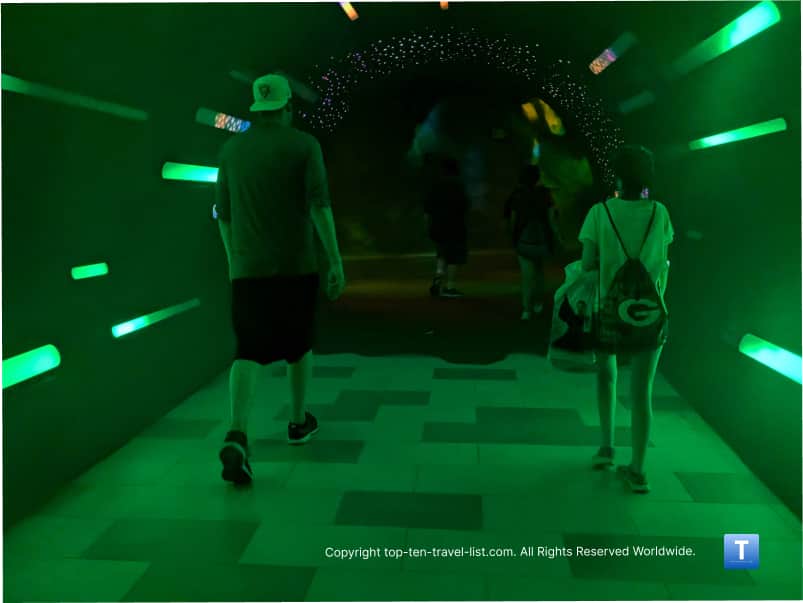 Warp tunnel at Universal's Super Nintendo World