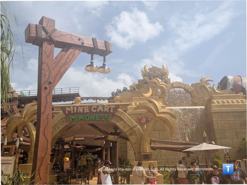 Mine Cart Madness ride at Universal's Donkey Kong Country 