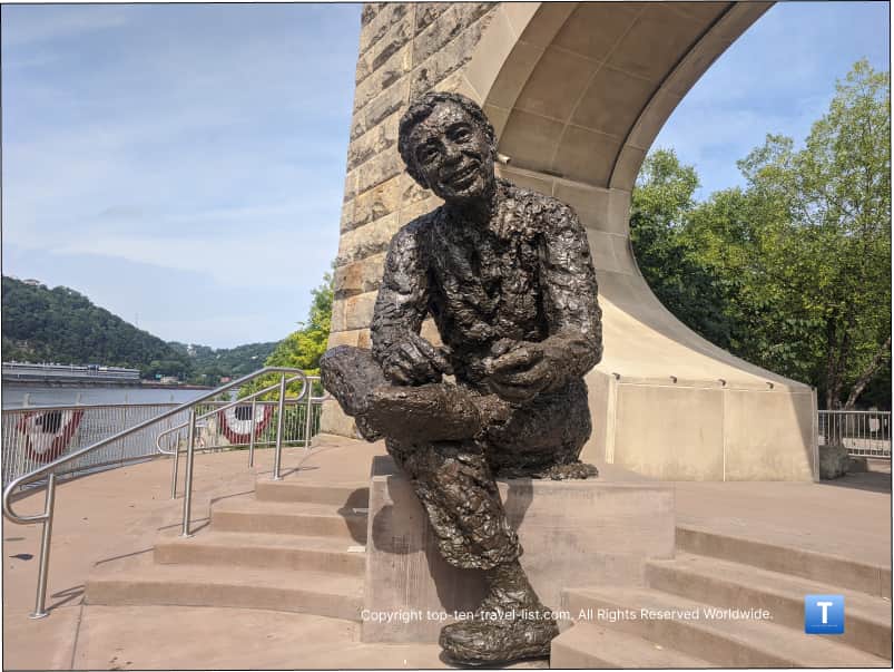 Bronze statue of Fred Rogers on the Pittsburgh Riverfront