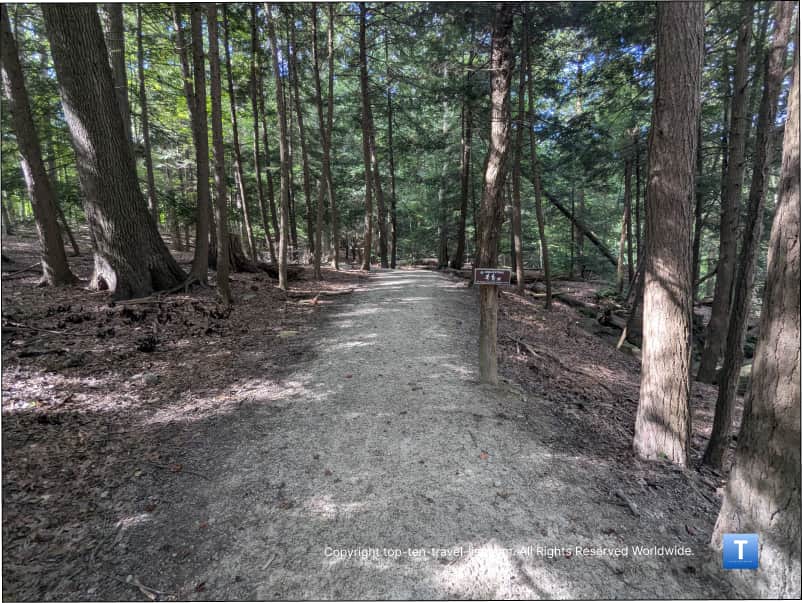Gorge loop trail at Brecksville Reservation