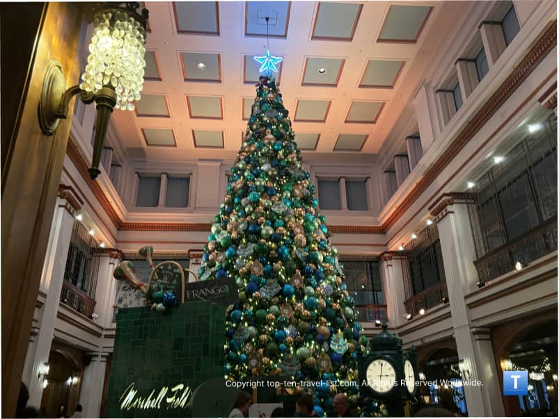 Beautiful Great Tree at Macy's on State Street in Chicago