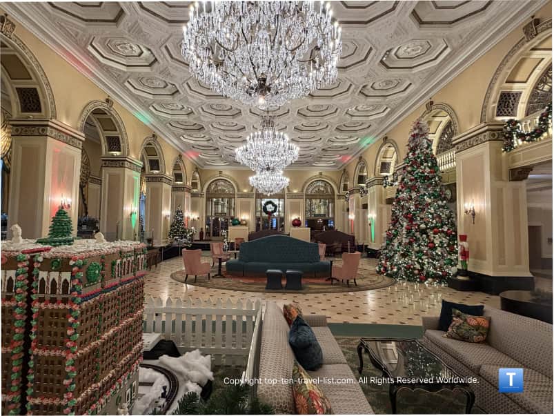 Chandeliers at the Omni William Penn
