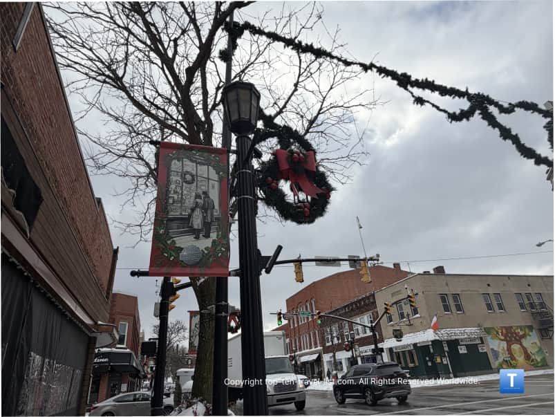 Christmas wreath on the lamppost