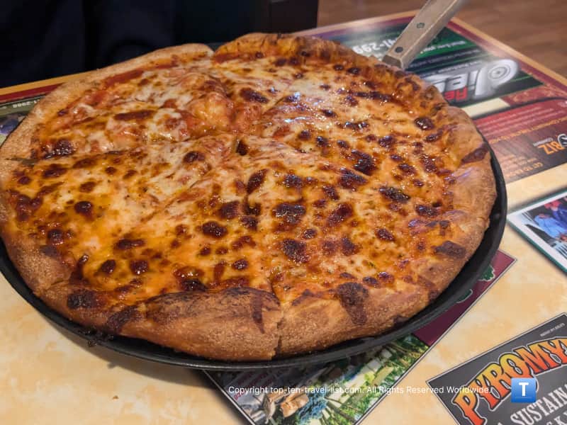 Cheese pizza at Dominics in Medina, Ohio 