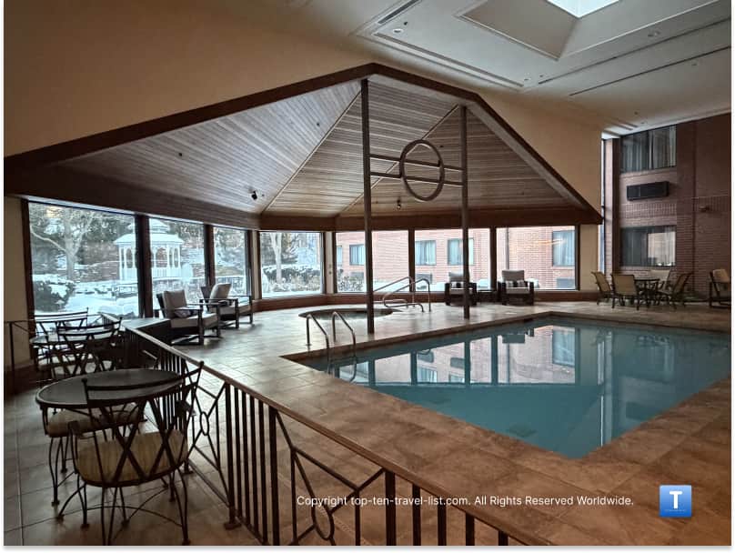 Pool and hot tub at the Ann Arbor Regent hotel