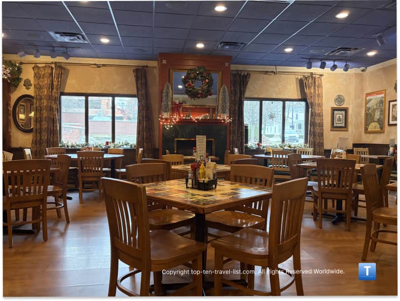 Cozy dining room of Dominic's Italian in Medina, Ohio