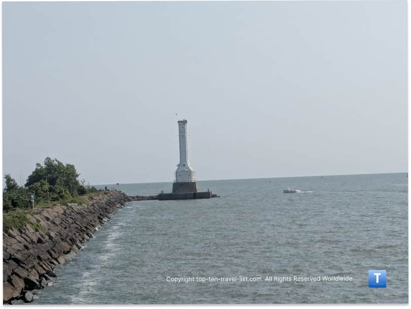 Huron Harbor lighthouse