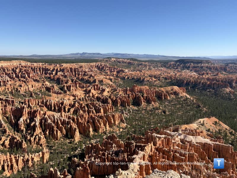 View of lots of hoodoos From Bryce Point