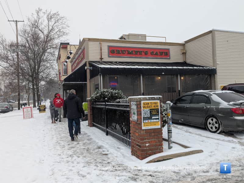 Grumpy's cafe in Tremont on a snowy day