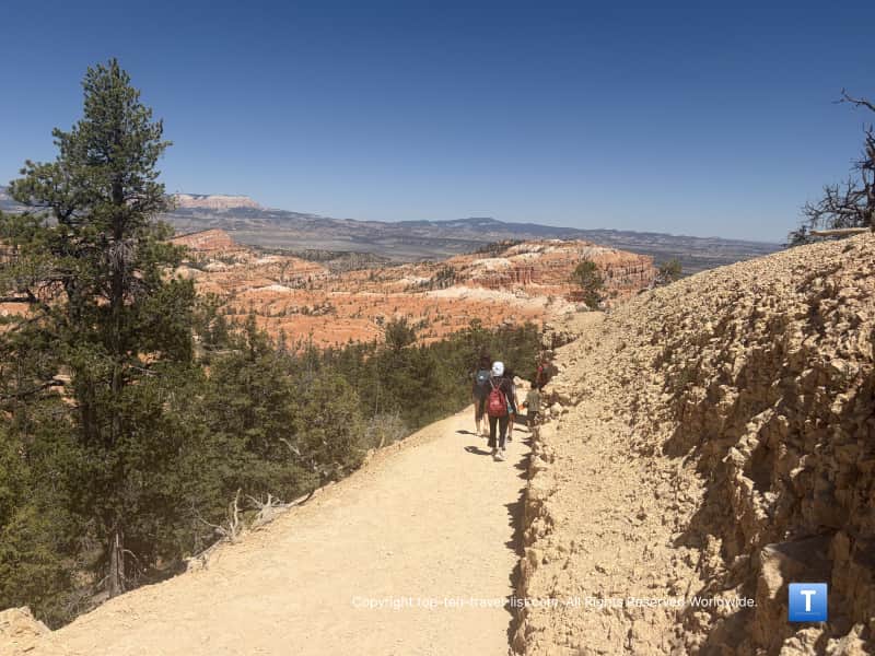 Narrow section of the Queen's Garden trail at Bryce Canyon