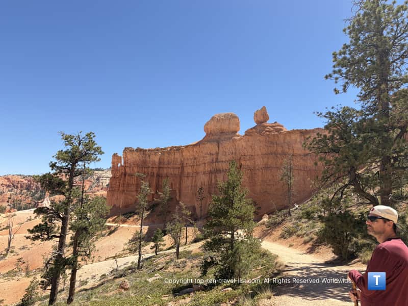 Big red rock formation on the Queen's Garden trail at Bryce Canyon National Park