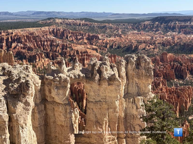Towering hoodoos on the Bryce to Inspiration Point trail