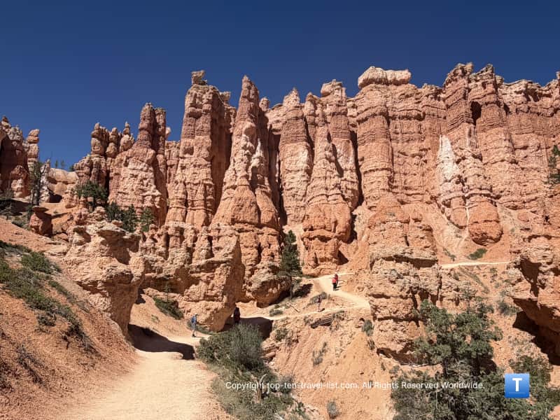 Towering hoodoos on the Queen's Garden trail at Bryce Canyon