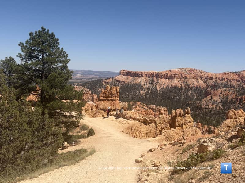 Descent down Queen's Garden trail at Bryce Canyon