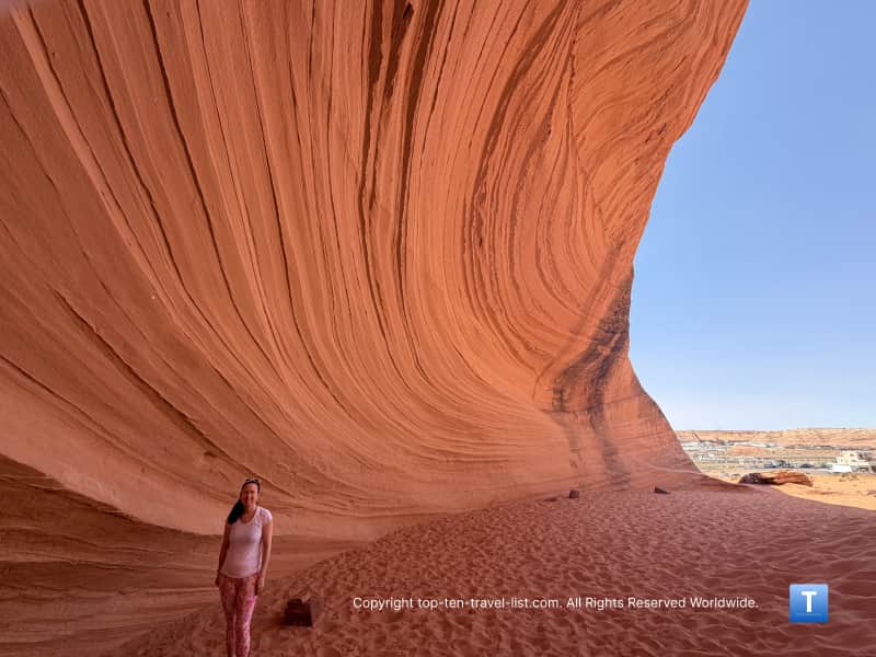 Wavy sandstone picture at Biidi the Arch in Page, Arizona