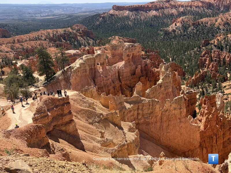 View of Queen's Garden trail from Sunrise Point at Bryce Canyon