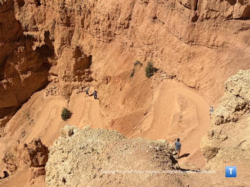 Steep switchbacks on the Navajo trail